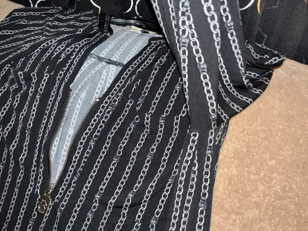 Michael Kors Black & White Chain Print Zip Front Blouse Top Size Medium - Image 9