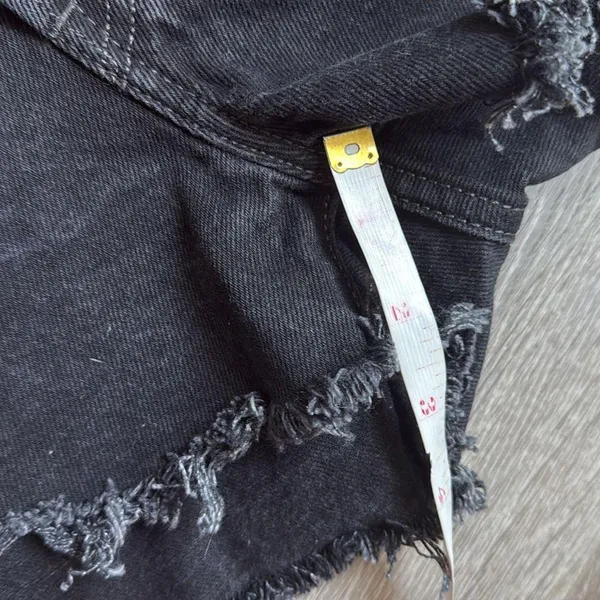 NEW Levi's 501 Black Ripped Denim Shorts 29 - Image 8