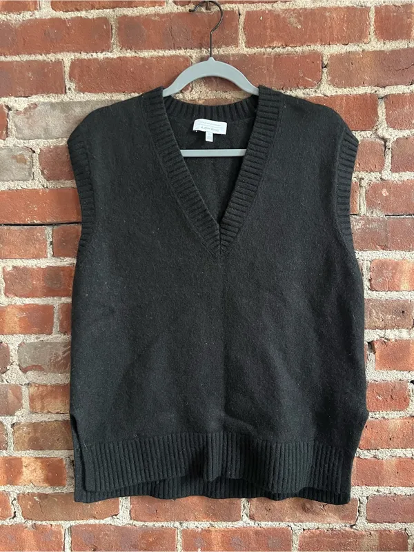 & Other Stories Black V-Neck Sleeveless Knit Vest Size Small - Image 4