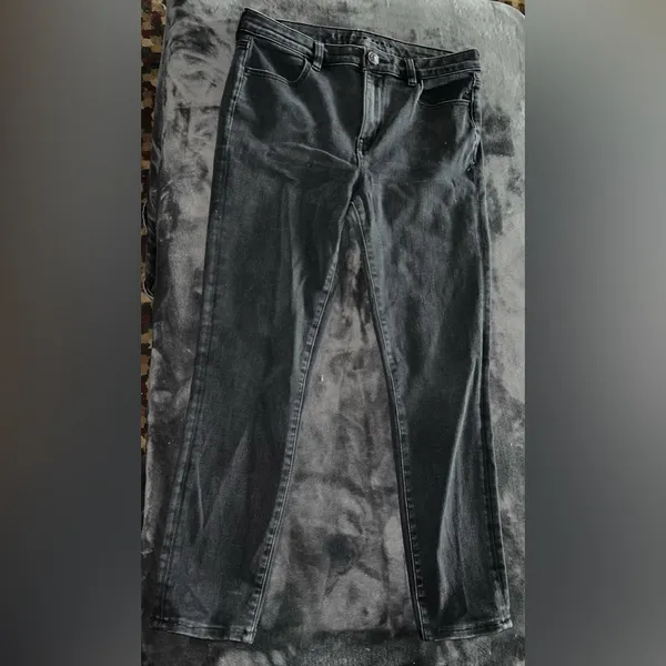 American Eagle High-Waisted Jegging in Black Size 10 Long - Image 6