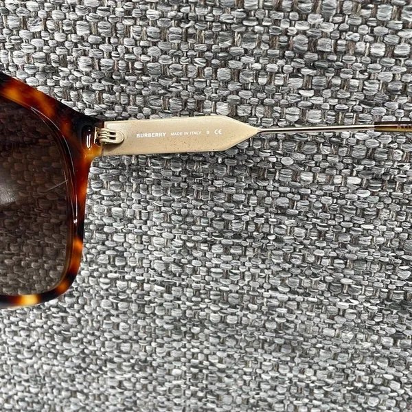 Burberry Sunglasses Womans Tortoise Frames Black and Brown‎ Rectangular Frames W - Image 6