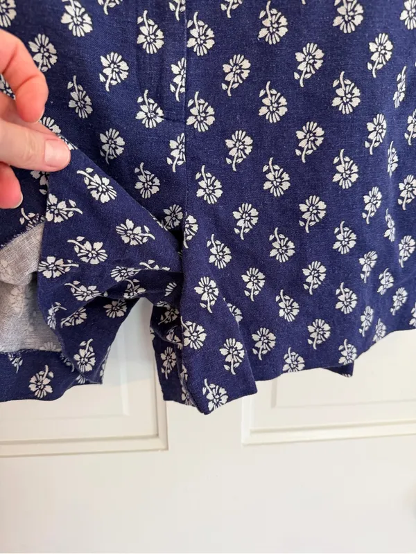 J.Crew Factory Linen Blend Floral Elastic Back Shorts Navy Size 4 - Image 2