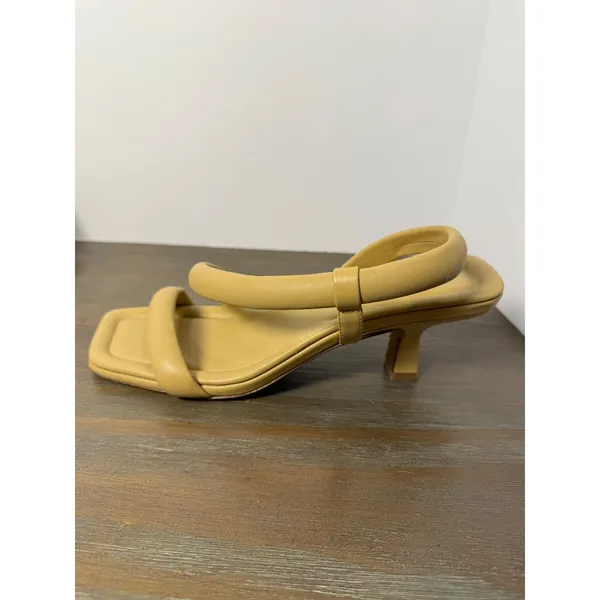 Vince Coline Leather Sandals Women's 9 Yellow Blonde Square Toe Kitten Heel - Image 2