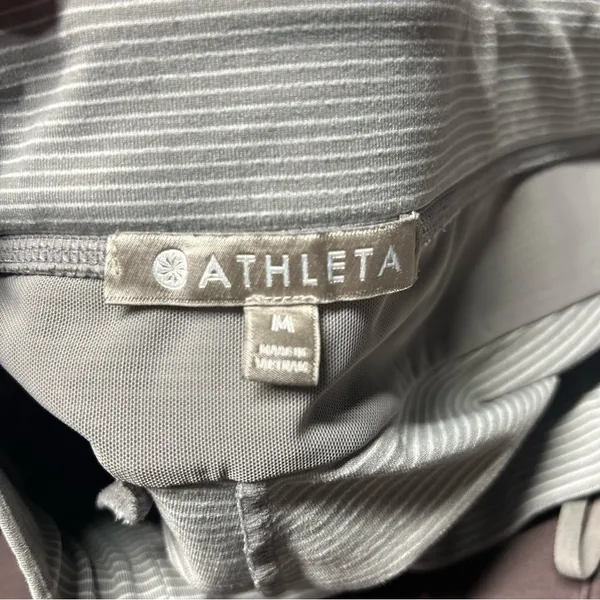 Athleta Modern Metro Grey Striped Shortie Athletic Shorts Size Medium - Image 4