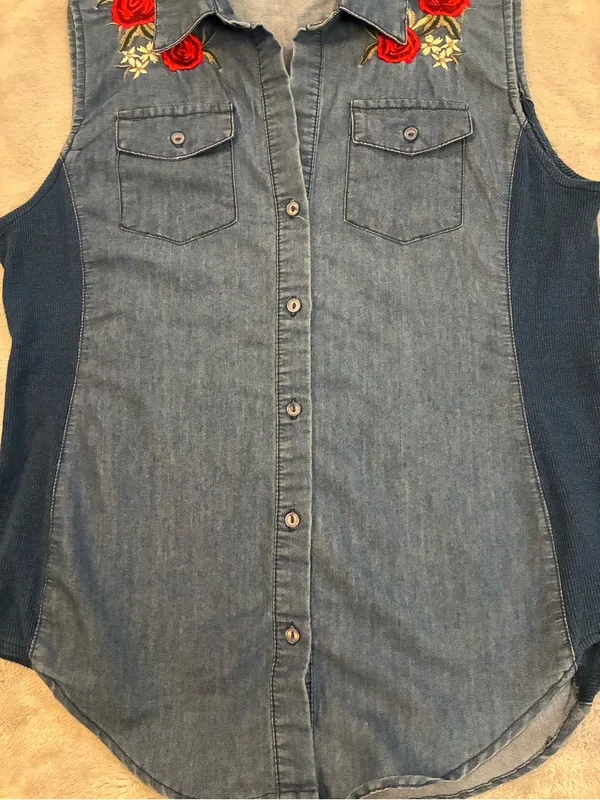Women’s Cavalini Sleeveless Denim Shirt with Red Rose Embroidery Size Medium - Image 5