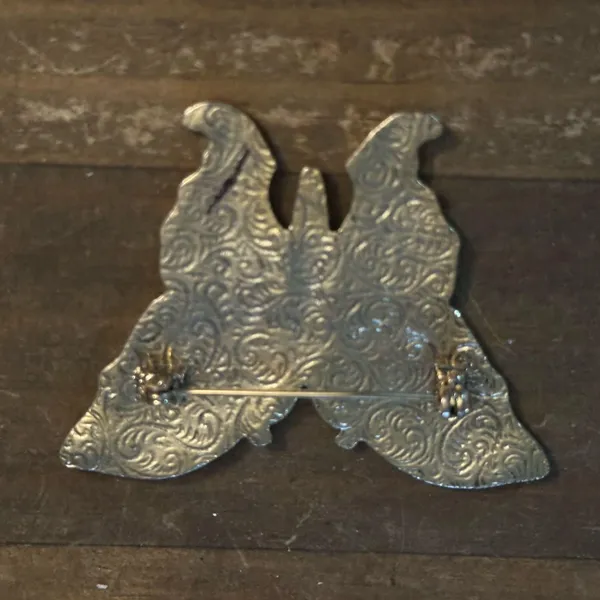 Vintage gold tone embossed butterfly brooch - Image 3