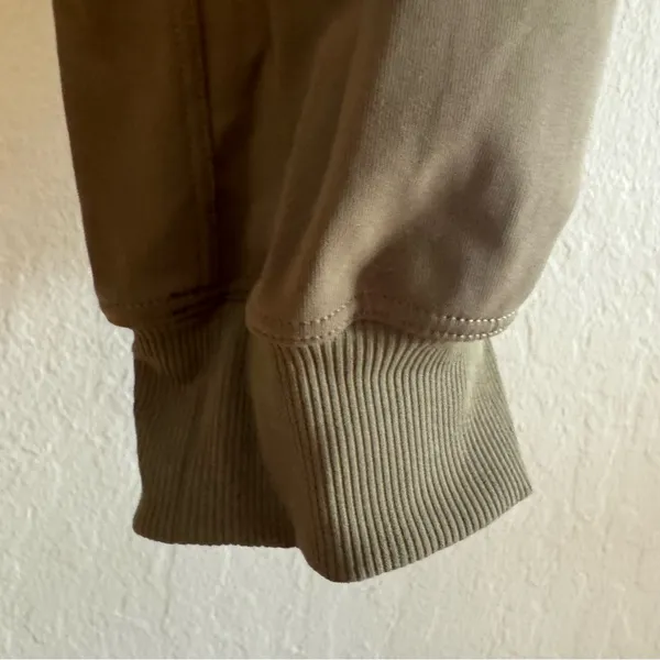 Women's khaki Lululemon joggers - Image 10