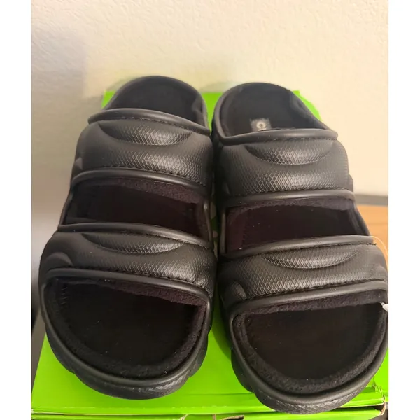 Crocs Classic Cozzzy Overpuff Sandal Black Puffer Fuzzy Lined Slide W9 - Image 2