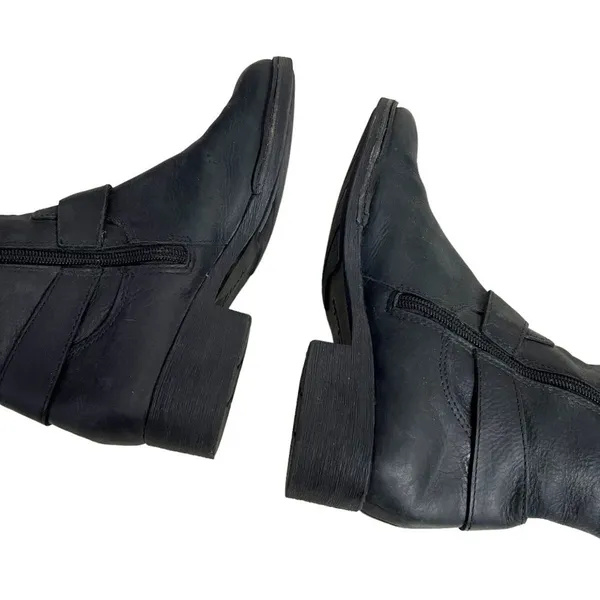 CLARKS Royal Derby Black Leather Boots Low Heal Tall Riding Womens Size 7.5 - Image 6