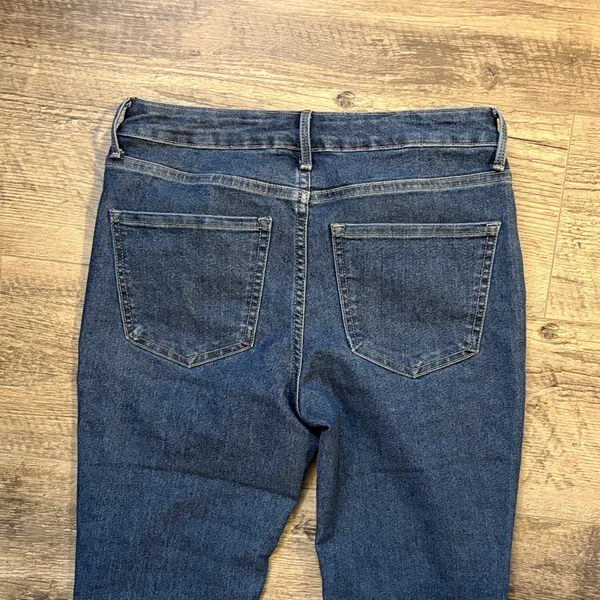 Women's Boot Cut/Flare Jeans — Medium Wash Blue Size 8 - Image 5