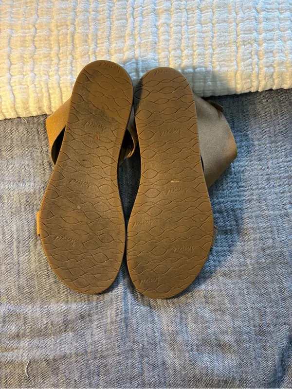Sanuk Women's Yoga Dawn Sandal size 7 - Image 8