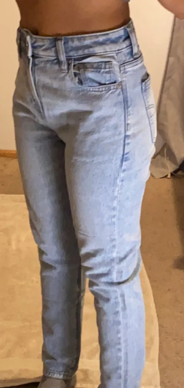 American Eagle Mom Light Wash Jeans - Image 4