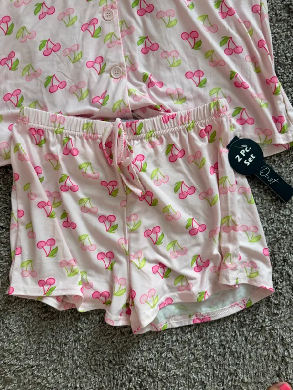 NWT Star Dust two piece short sleeve shorts cherry pajama set size medium - Image 3