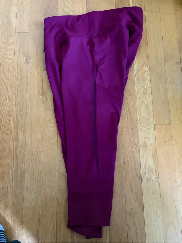 Old Navy Active Go-Dry Fitted Burgundy Capri Leggings Size XL - Image 3