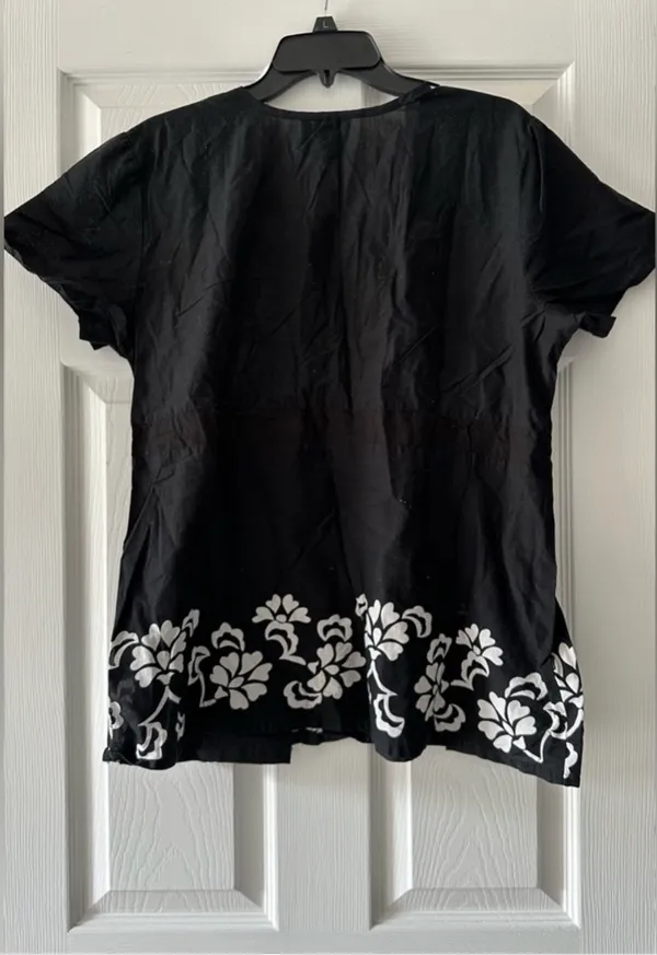 Landau short sleeve top is a size Medium. - Image 3
