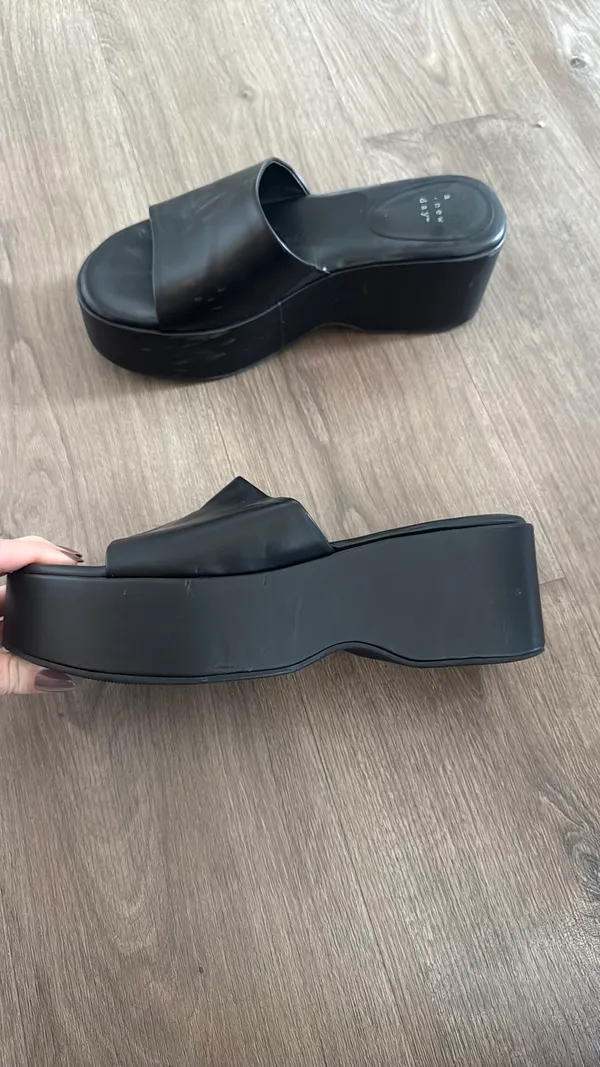 Black Slides - Image 4