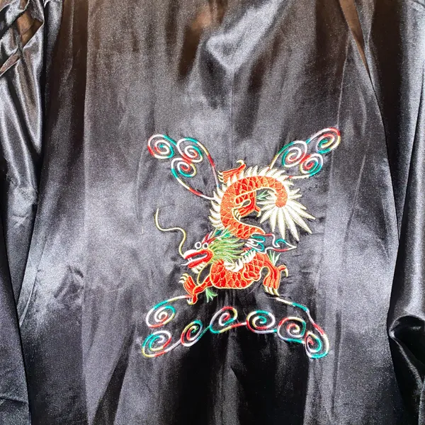 🩵🖤 Reversible Oriental Embroidered Floral Dragon Kimono 🖤🩵 - Image 9