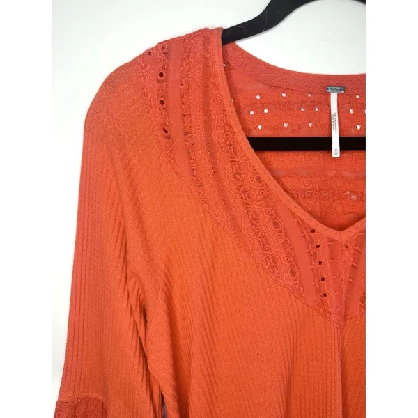 Free People Parisian Nights Tunic Top M Red Orange Lace Eyelet Boho Peasant Top‎ - Image 3