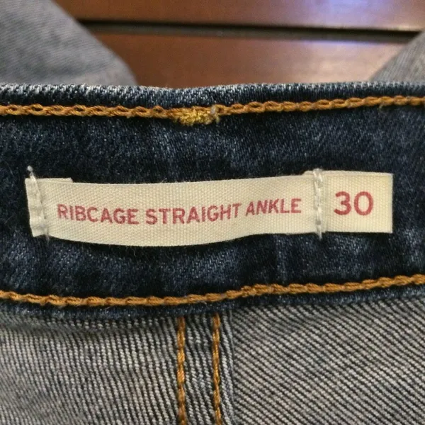 Levi’s ribcage straight ankle distressed 30 - Image 8