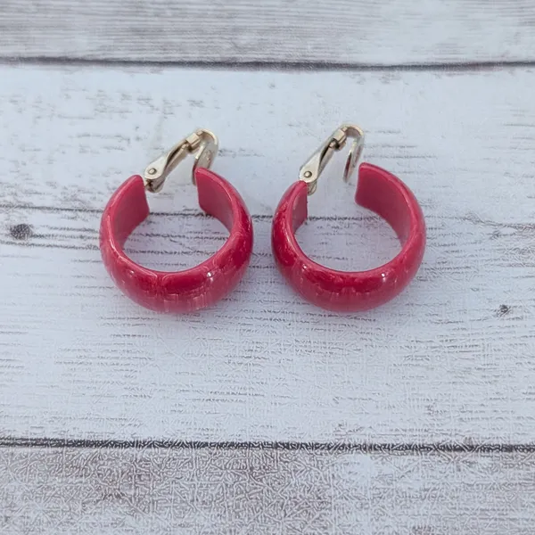 Vintage Clip On Earrings Red Marbled? Hoops Retro - Image 8