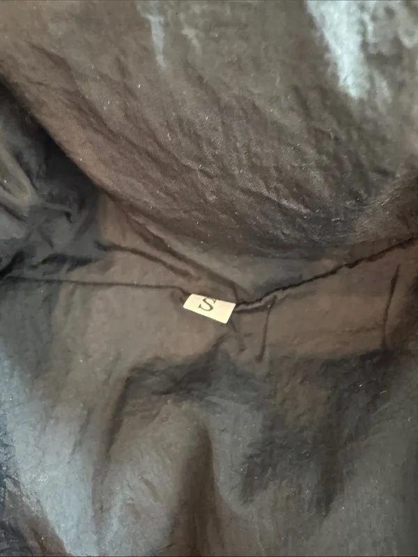 Amazon Women’s Black Puffer Vest Jacket  size small - Image 2
