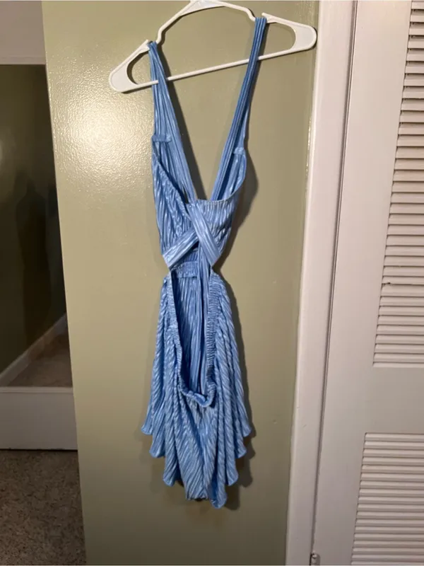 Women’s Sz Large Romper Halter Neck Deep V-Neck Light Blue Pleated Plisse Ruffle - Image 5