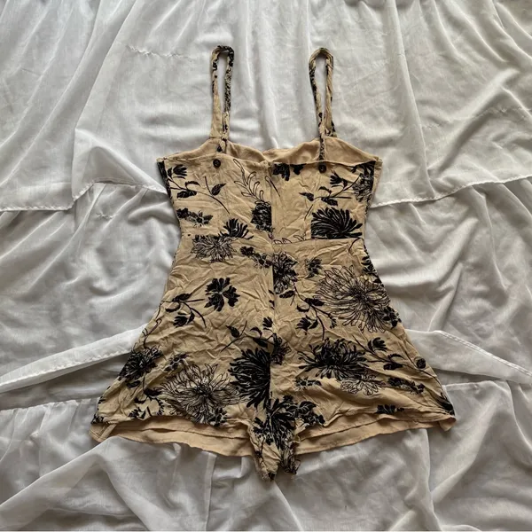 Urban Outfitters Kimchi Blue Floral Romper - Image 6