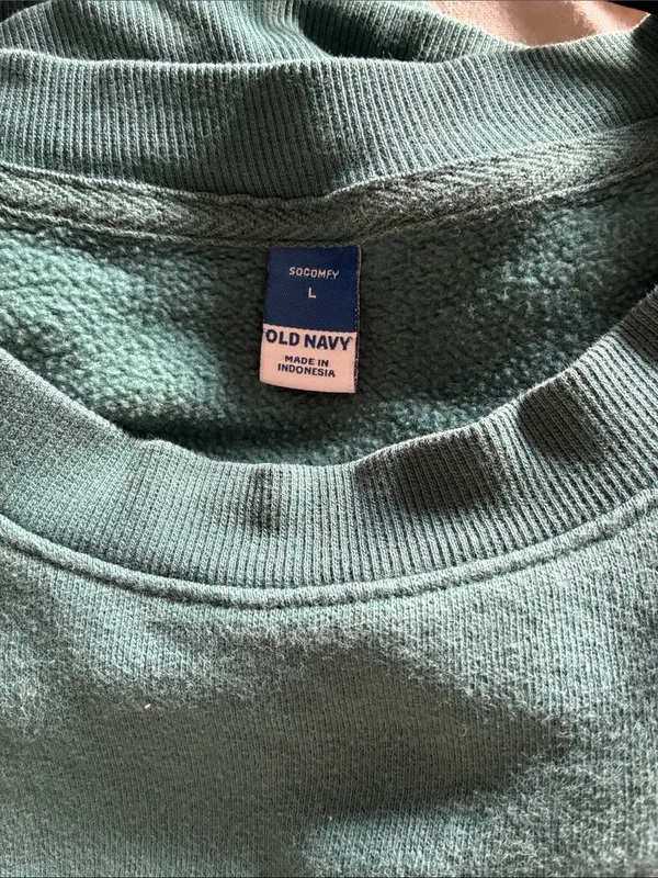 Old Navy crewneck sweatshirt - Image 3