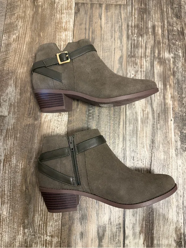 Vionic NWOB Women's Olive Green Suede Ankle Boot with Buckle Strap Size 6.5 - Image 12