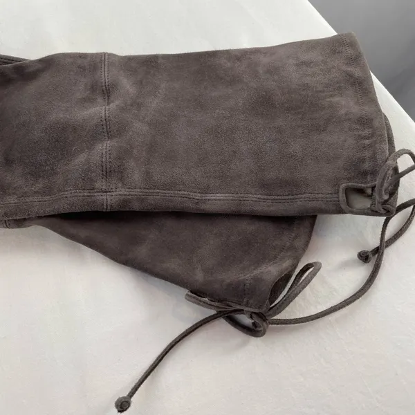 Stuart Weitzman‎ Highland Suede Over The Knee Heeled Boot in Grey Size 9.5 - Image 8