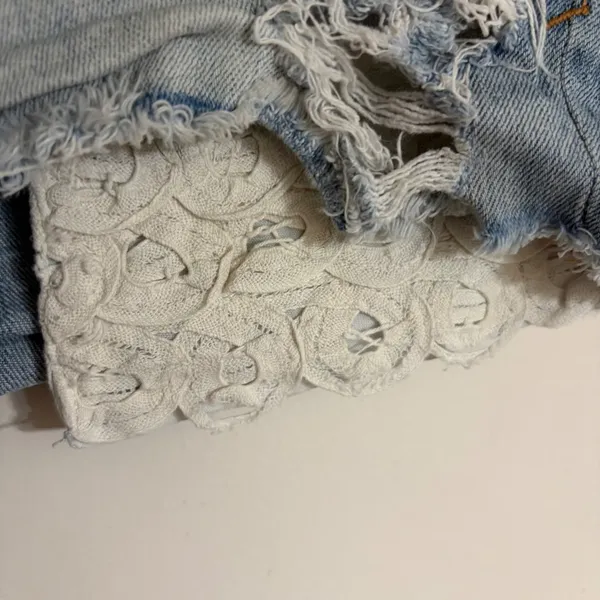 American Eagle Stretch Distressed Lace Trim Denim Cut Off Shorts Low Rise Size 2 - Image 9