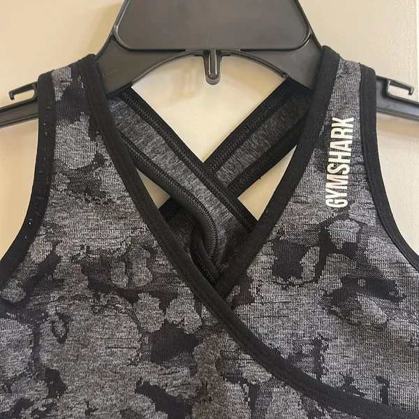 Gymshark Adapt Camo Seamless Sports Bra Black Size Small - Image 3