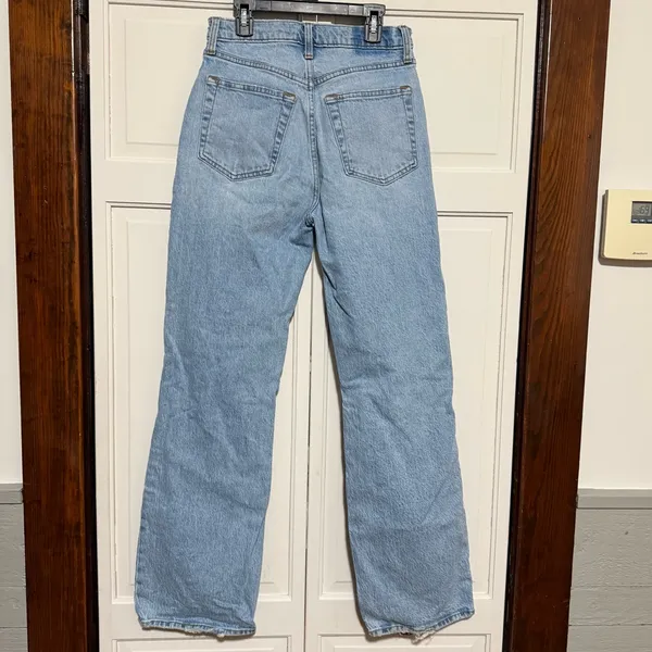 Abercrombie & Fitch The 90’s Relaxed high rise light wash jean size 4 regular - Image 2
