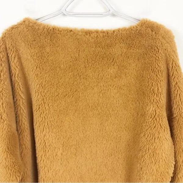 NWOT superfurry oversize top women’s Size Large - Image 10