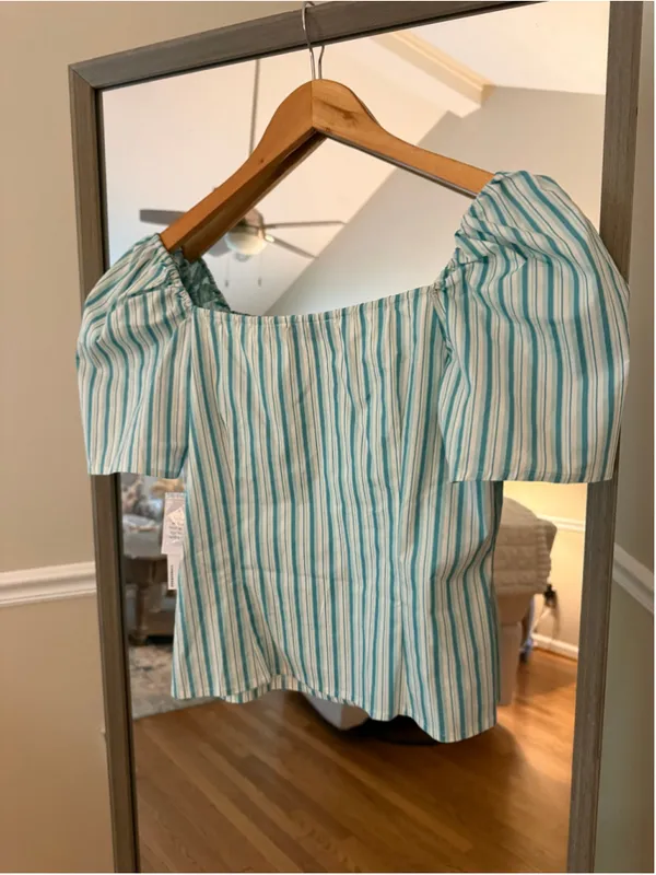 Women's JustFab Blouse Size M White Blue Striped Puff Sleeve Top - Image 4