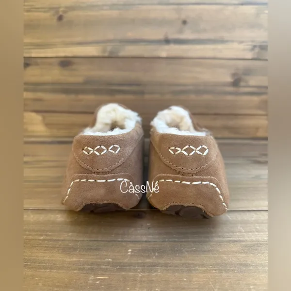 UGG Women’s Ansley Slipper Sz 6 - Image 4