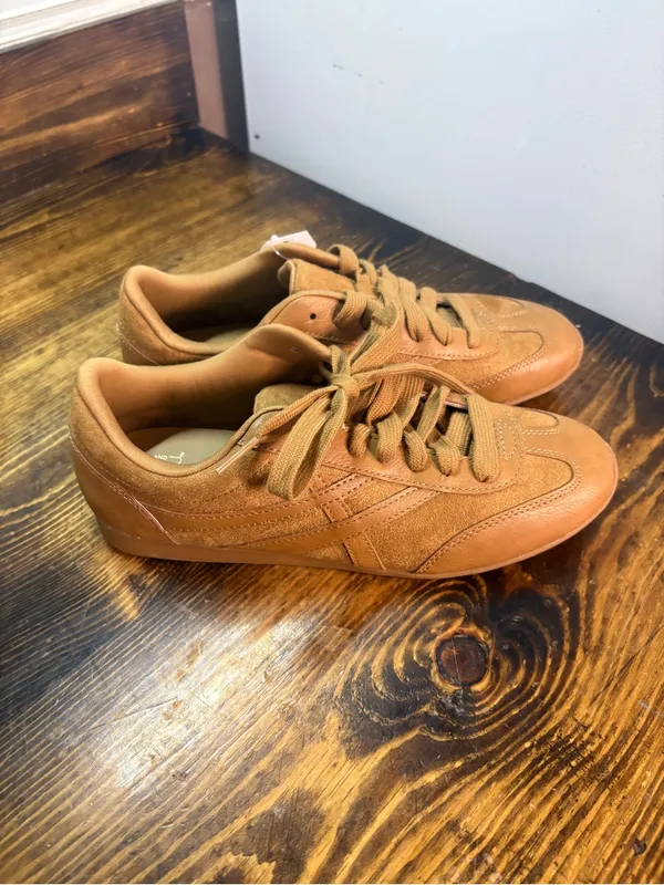 Time and tru brown sneakers size 7 - Image 3