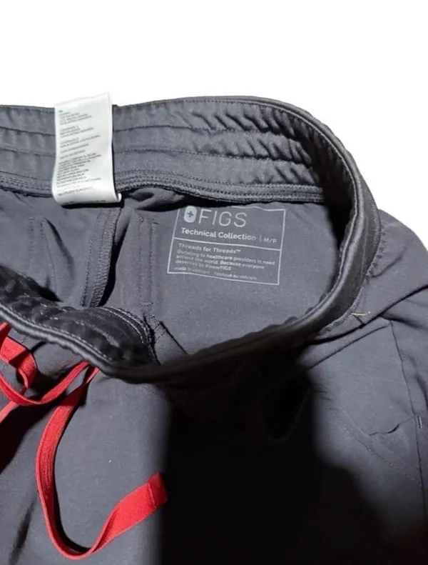 FIGS Zamora Jogger Scrub Pants Charcoal Grey Size Medium FIGS Zamora jogger scrub pants in charcoal grey, size Medium/Petite. Jogger cut with tapered leg and elastic ankle. Red drawstring waistband, zippered pocket. Technical Collection fabric, Threads for Threads edition. Pre-owned, no visible wear. - Image 4