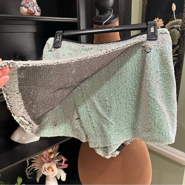Revolve x NBD Fully Sequined Iridescent Green/Silver Skort Size Medium - Image 4