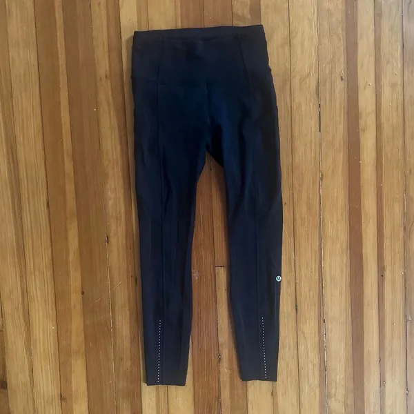 Lululemon Train Times 7/8 Pant 25” in Black Size 4 - Image 3