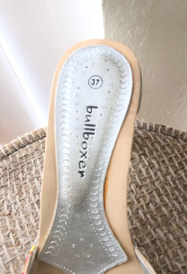 2000s vintage white and multi-coloured wooden kitten heeled sandals platforms with a floral pattern rhinestones buckle detail (Size EUR 37/ US 6.5) - Image 5