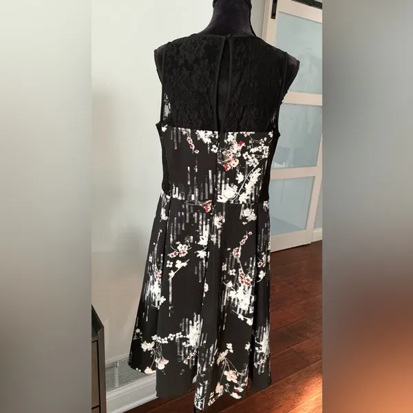 White House | Black Market dress 🌺PRETTY🌷 - Image 4