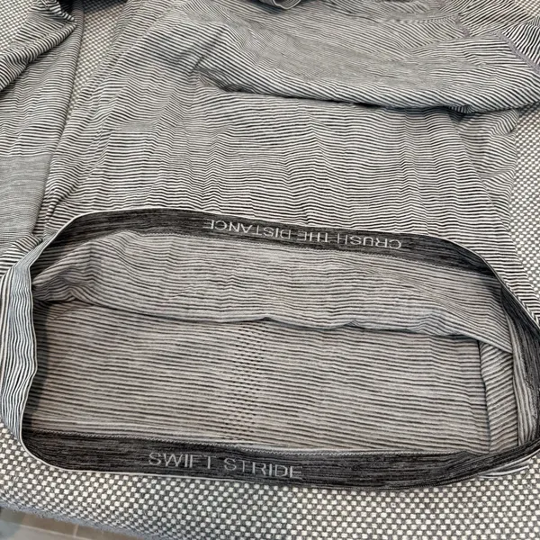 Lululemon Athletica Swift to stride Striped Sz 12 Longsleeve - Image 4