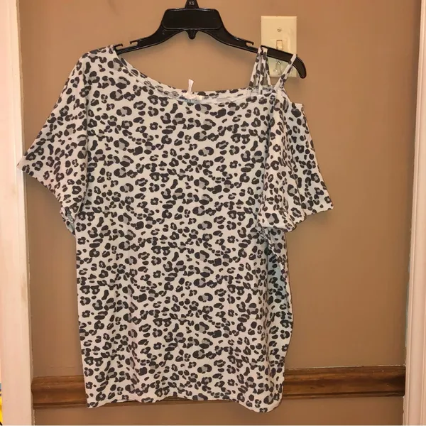 Bini Cheetah Print Strappy Off Shoulder Knit‎ Top Grey Medium - Image 2