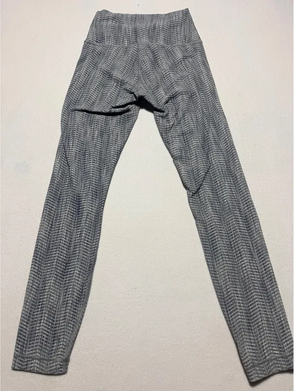 Lululemon Women's Gray Patterned High-Rise Leggings Size 4 - Image 3