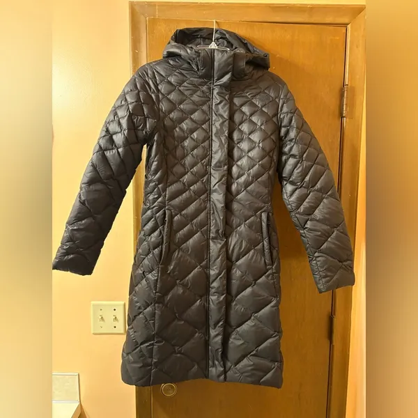 The North Face 550 Transit Down Parka Coat in Black - Image 4