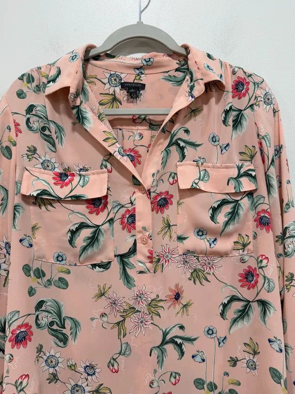 Ann Taylor Pink Floral Blouse Button Front Career Top  Size Medium - Image 3
