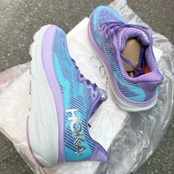 Hoka One One Clifton 9 running shoes in purple and blue with a gradient effect #running #athletic women size 7 - Image 5