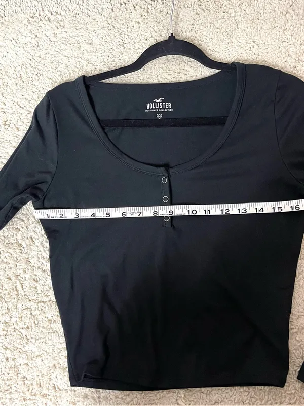 Hollister Black Long-Sleeve Henley Crop Top - Image 3