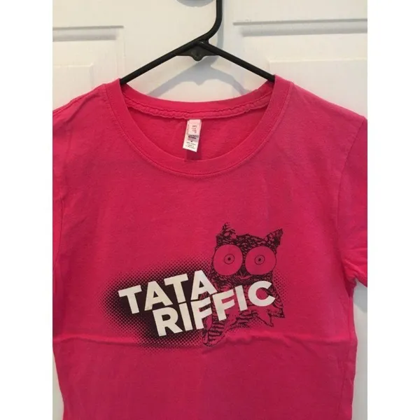 New Hooters T-shirt Tata-riffic from Chicago Size Medium - Image 2